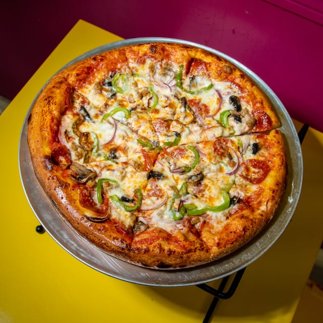 Deluxe Pizza.